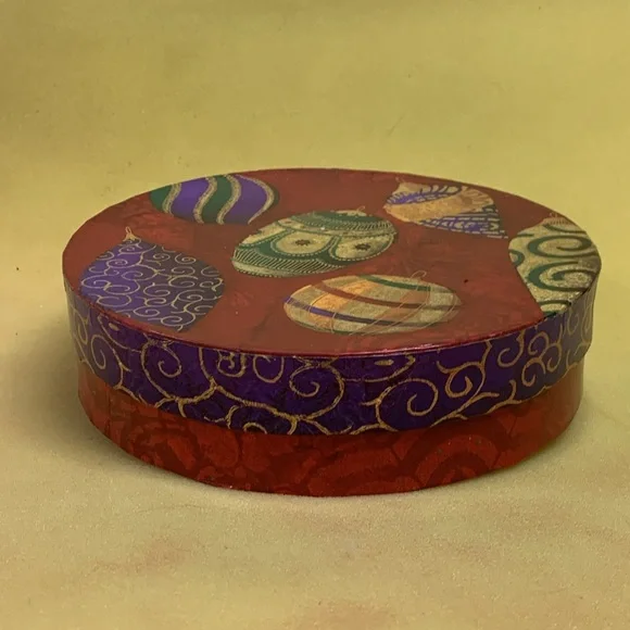 Hark & Gloria Snowflake Plates - Picture 8 of 8